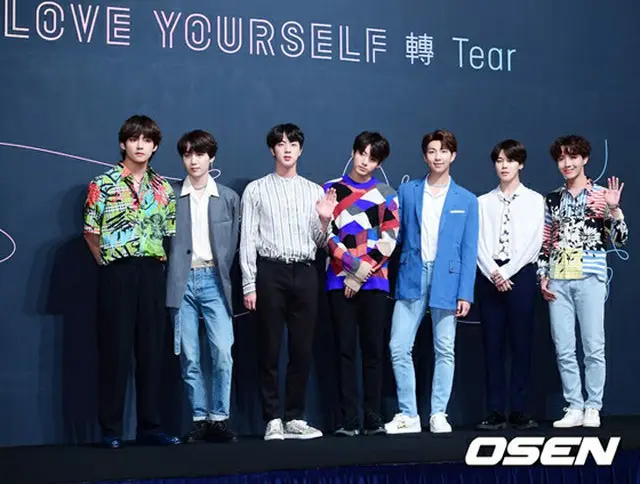 3rdアルバム「LOVE YOURSELF 轉 Tear」発売記念会見を開いた「防弾少年団」