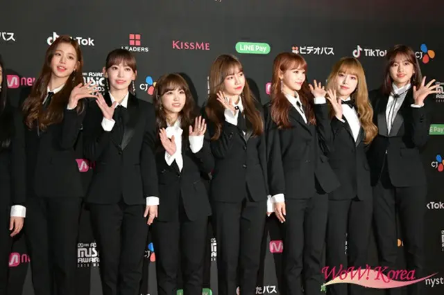 「IZ*ONE」左からチャン・ウォニョン、宮脇咲良、矢吹奈子、チョ・ユリ、キム・チェウォン、チェ・イェナ、アン・ユジン