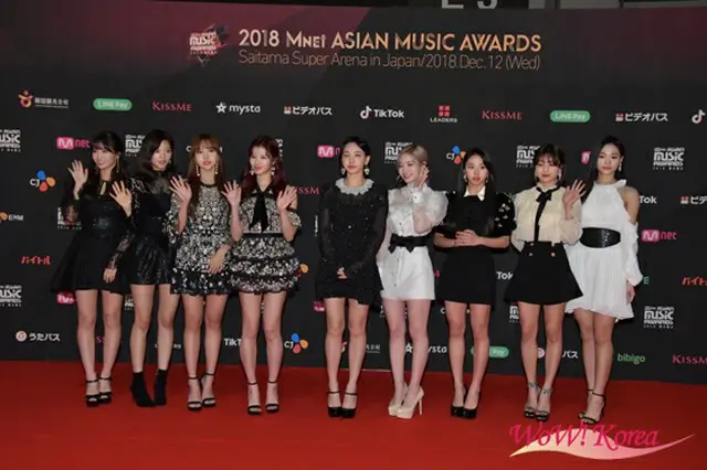 「TWICE」左からモモ、ジョンヨン、ミナ、サナ、ナヨン、ダヒョン、チェヨン、ジヒョ、ツウィ