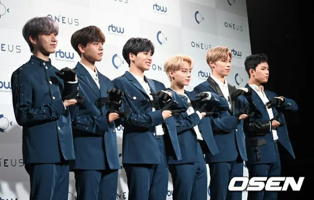 ミニアルバム「RAISE US」のショーケースを開催した「ONEUS」