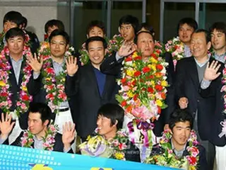 ＜WBC＞韓国代表帰国、無念のキム監督「申し訳ない」