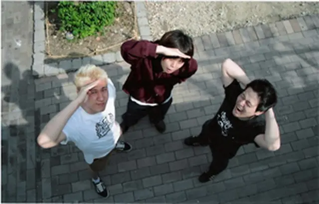 GUMX:(左から)イ・グニョン（Bass）、チェ・ゴン（Drum）、イ・ヨンウォン（Vo ＆ Guitar）