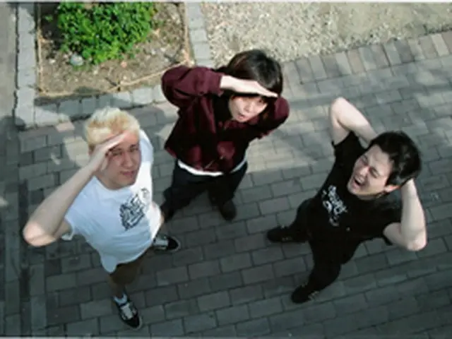 GUMX:(左から)イ・グニョン（Bass）、チェ・ゴン（Drum）、イ・ヨンウォン（Vo ＆ Guitar）