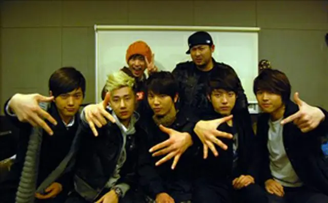 ＜Infinite＞の5人（前）と＜Epik High＞