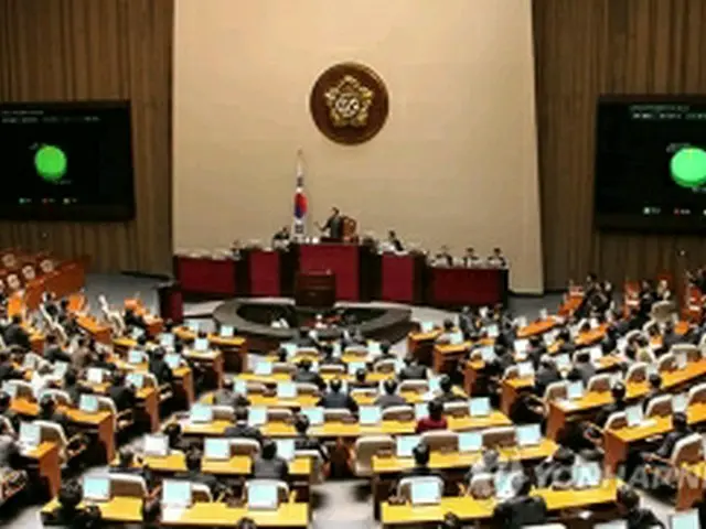 北朝鮮の無差別挑発行為を糾弾する決議が国会で採択された＝25日、ソウル（聯合ニュース）