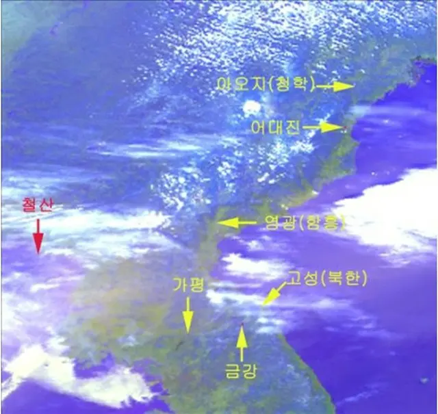 赤い目印がミサイル基地付近の鉄山＝（聯合ニュース）