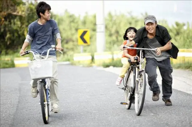 映画「鯨を探す自転車」のワンシーン