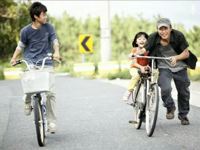 映画「鯨を探す自転車」のワンシーン