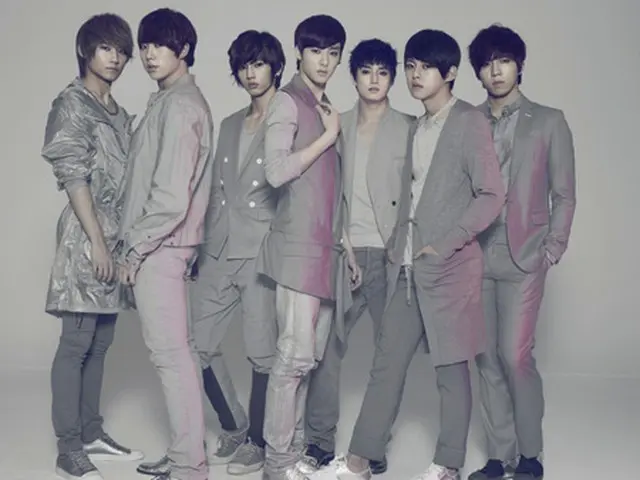 「U-KISS」