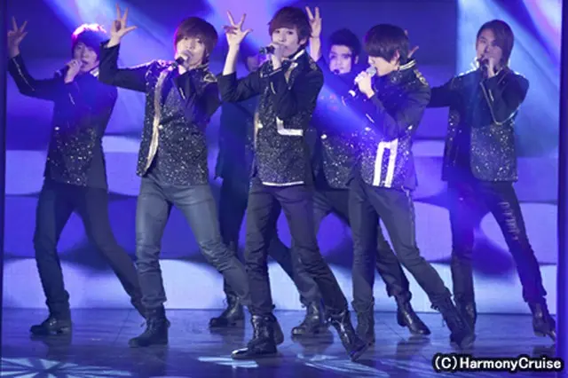 「U-KISS」