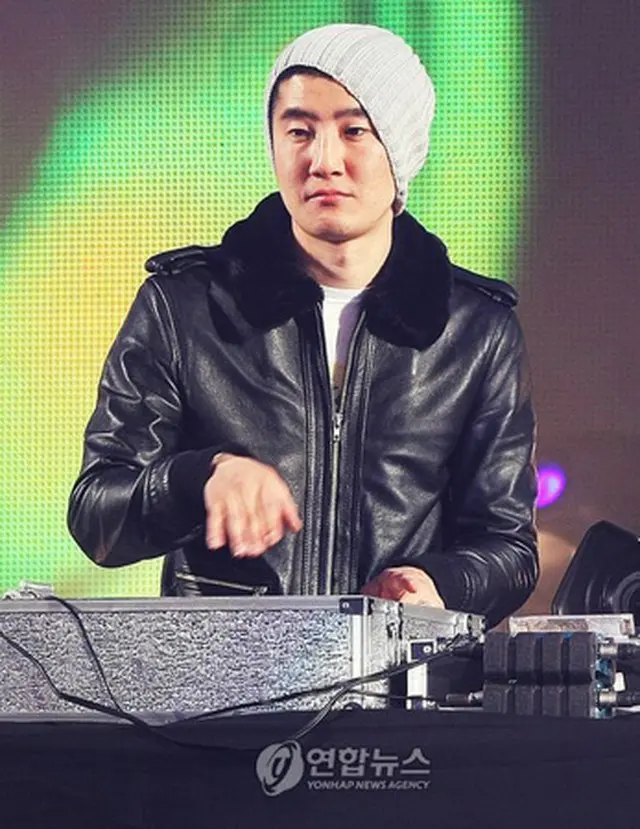 「Epik High」のDJ TUKUTZ