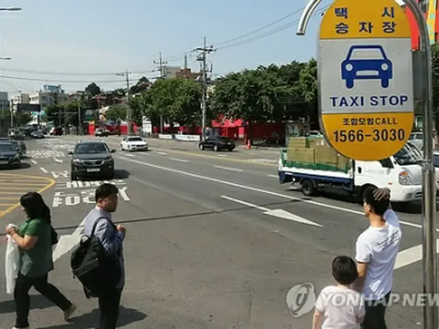 ソウル駅付近のタクシー乗り場の様子＝２０日、ソウル（聯合ニュース）