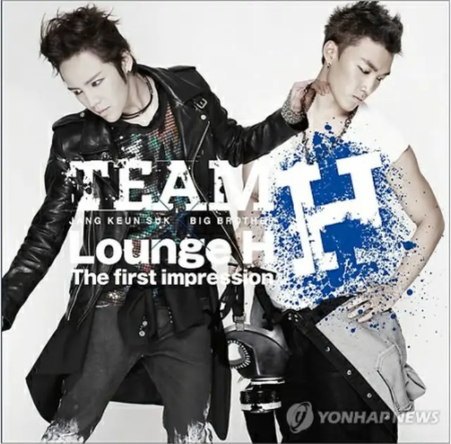 ユニット「TEAM　H」として野外音楽フェスティバル出演するチャン・グンソク（左）＝（聯合ニュース）