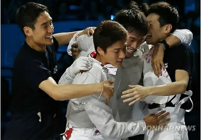 優勝を喜び合う韓国選手ら＝3日、ロンドン（聯合ニュース）