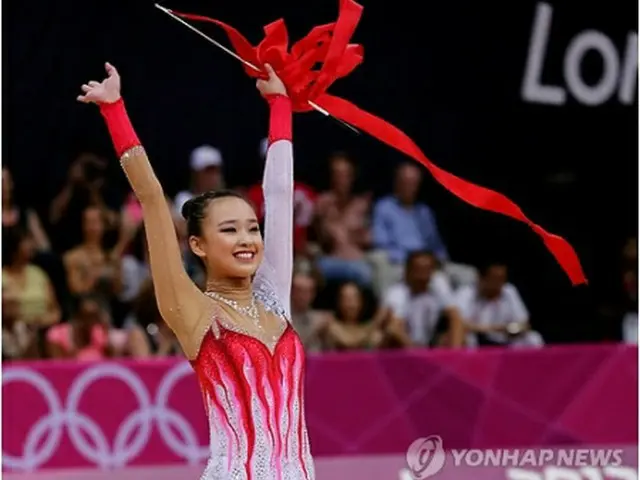 最後のリボン演技を終えた孫延在＝11日、ロンドン（聨合ニュース）