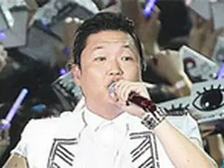 PSY、江南駅で「江南スタイル」ゲリラコンサート