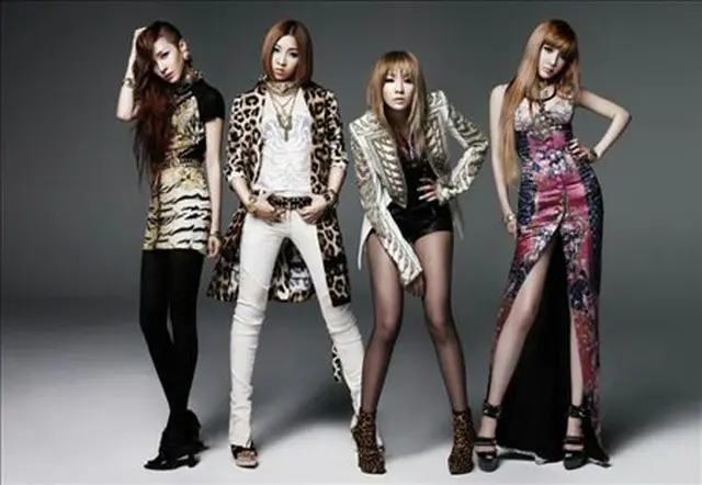 「2NE1」