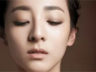 「2NE1」DARA、メイクアップブランドCLIOのモデルに