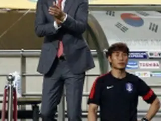 洪明甫監督　日本戦に意気込み＝サッカー東アジア杯