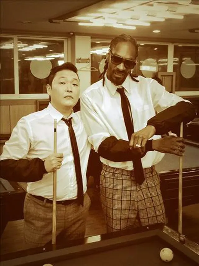 PSY（左）とSnoop Dogg