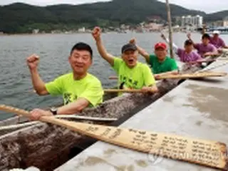 日本人が古代航路を検証　丸木舟で大韓海峡渡る