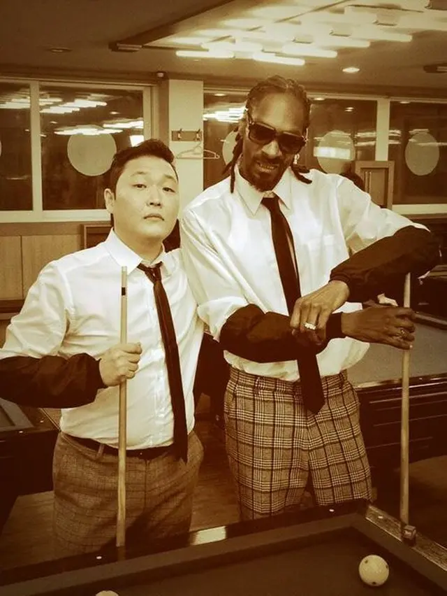 PSY（左）とスヌープ・ドッグ