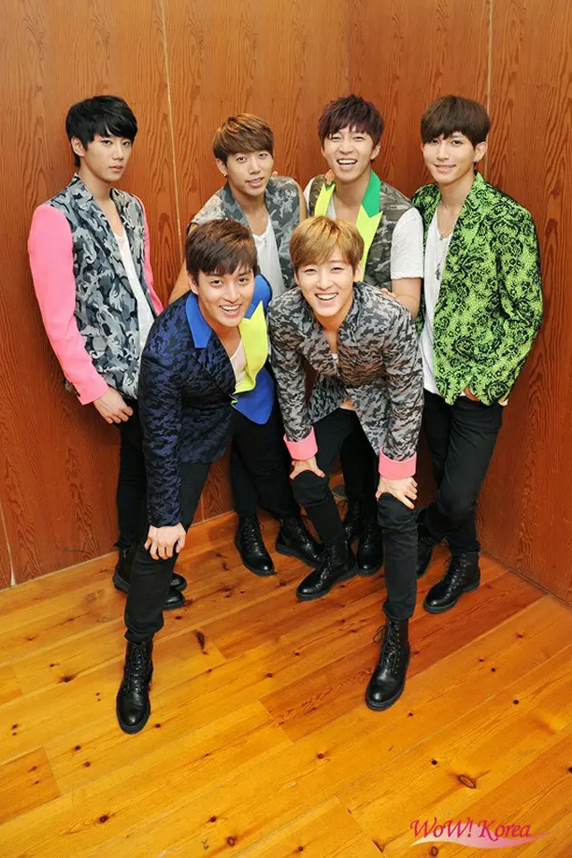 「U-KISS」