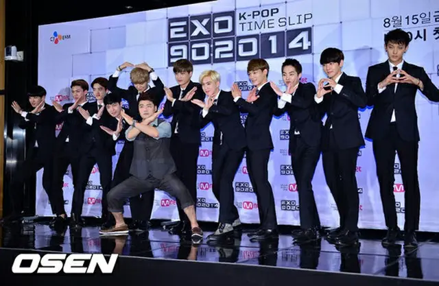 「EXO」とMCのチョン・ヒョンム（提供:OSEN）