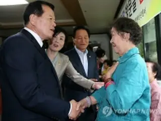 韓国国会議長　元慰安婦が暮らす施設を慰問