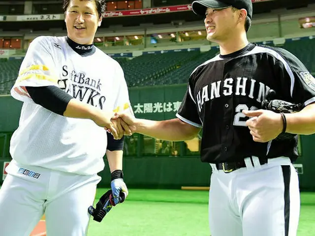 日本のプロ野球で大活躍中の二人の韓国人選手、ソ・李大浩と阪・呉昇桓が、ついに日本シリーズで対決することになり、韓国でも関心が高まっている。（提供:OSEN）