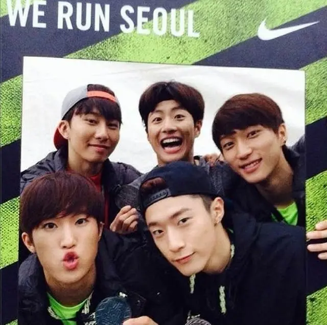 韓国アイドルグループ「BIGSTAR」がグローバルランニング祝祭「2014 NIKE WE RUN SEOUL」イベントで撮った団体ショットを公開した。写真＝「BIGSTAR」公式Instagramより（提供:OSEN）