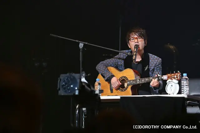 2015年には韓国デビュー25周年、日本デビュー10周年を迎えることになるシン・スンフンが、記念すべき年を前に、ファンへの感謝の気持ちを伝えるために11月6日(木)東京・豊洲PITにてファンミーティングを開催した。