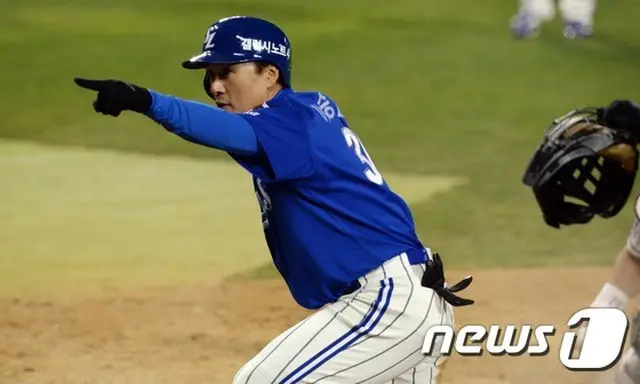 日本プロ野球界で活躍した後、現在は韓国プロ野球チーム 三星ライオンズ 所属の李承ヨプ（イ・スンヨプ）が、視覚障がい者の始球者と感動の再会を果たす。