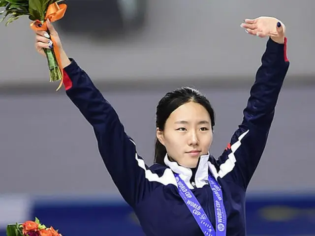 悔しい銀メダルから一夜明けた今日、スピードスケート女子の韓国代表イ・サンファ（25、ソウル市庁所属）が一日でトップに返り咲いた。（提供:OSEN）