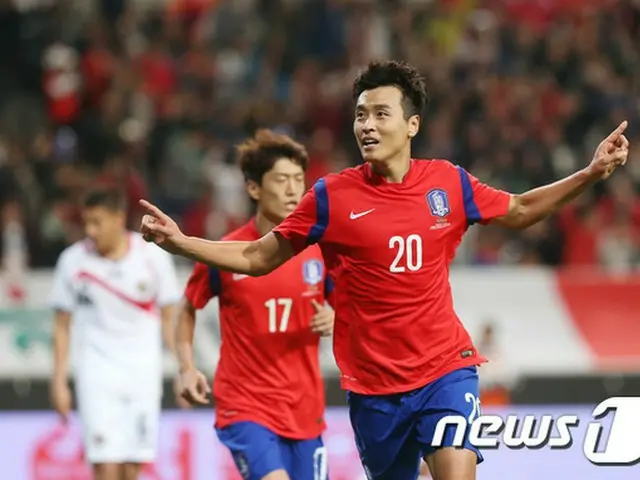 韓国サッカーを代表する攻撃の要、イ・ドングク（全北現代モータース）とキム・シンウク（蔚山現代）が負傷のため、来年1月のアジア杯出場選手から外れた。
