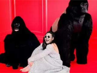 PSY、ヒョナ（4Minute）に変身!?　「RED」ポスター公開