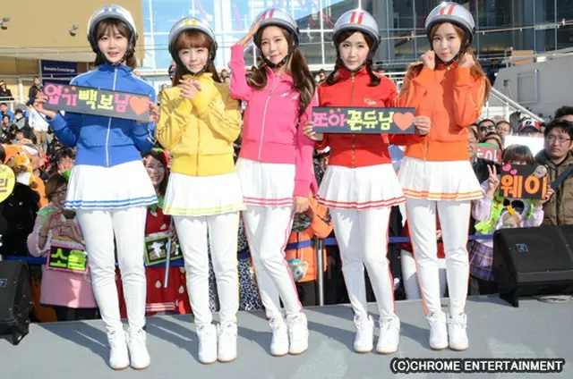 「CRAYON POP (クレヨンポップ)」左からグンミ、ソユル、エリン、チョア、ウェイ