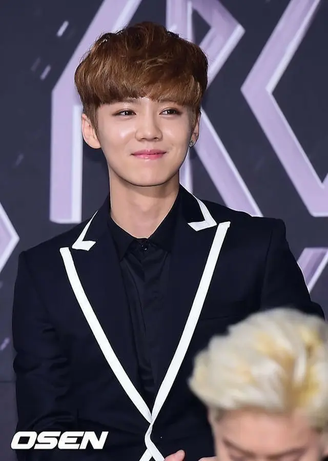 韓国アイドルグループ「EXO」を離れたLUHAN（24）が著作権法違反疑惑が持たれている。「EXO」の所属事務所SMエンタテインメント側は「法的措置について論議している」と伝えた。