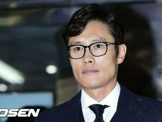 韓国俳優イ・ビョンホン（44）を脅迫した容疑で拘束起訴されたモデルのイ・ジヨン（24）とガールズグループ「GLAM」ダヒ（20）が懲役3年の求刑を言い渡された。