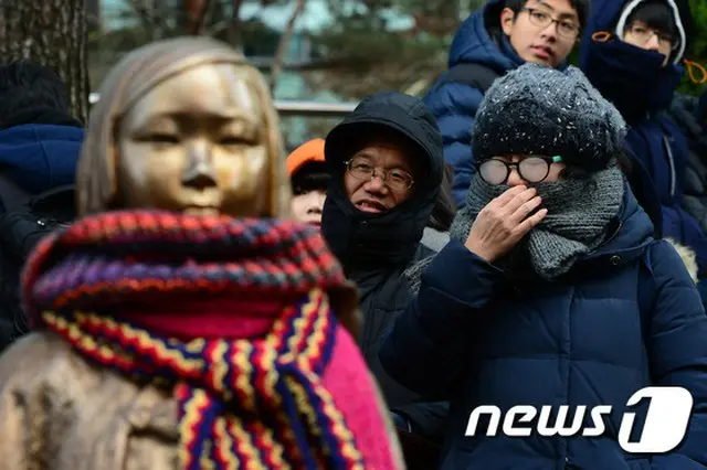 韓国・ソウル市の昼の体感気温が零下15度近くにまでなる17日も、慰安婦問題解決のため市民の声が止まることはなかった。（提供:news1）