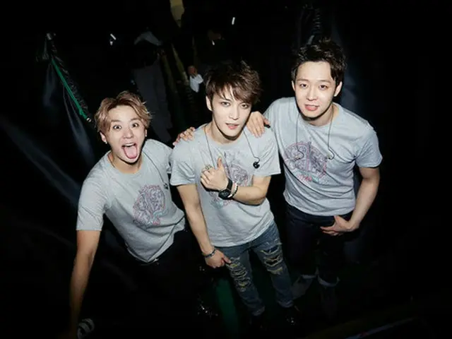 韓国人気グループ「JYJ」が2ndアルバム「JUST US」でカムバックし、放送活動は一度もせずに各種オンライン音源チャートを席巻。以降、ソウルをはじめ、アジア8か国で公演を開催。およそ10万人のファンを熱狂させた。