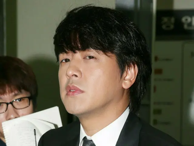 法廷に証人として出廷し、うその証言をした容疑で裁判に渡された俳優リュ・シウォン（42）の元妻チョ某氏（34）が罰金刑を宣告された。（提供:news1）