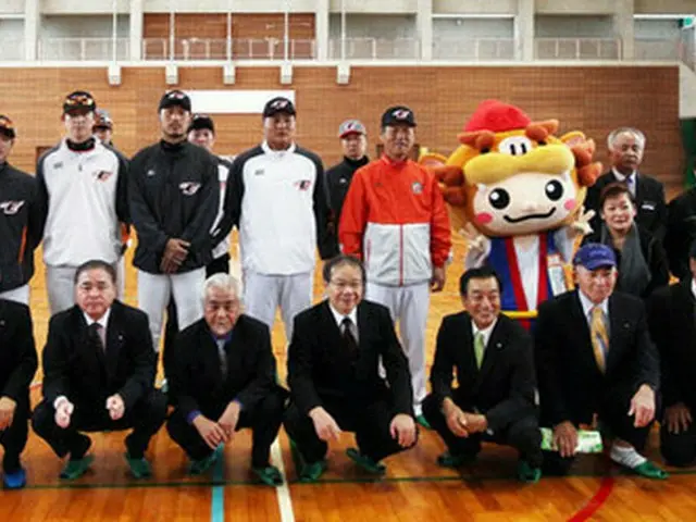 韓国プロ野球ハンファ・イーグルスの選手団は16日午前9時、沖縄県八重瀬町東風平野球場内室内体育館で行われたキャンプ歓迎会に参加した。（提供:OSEN）