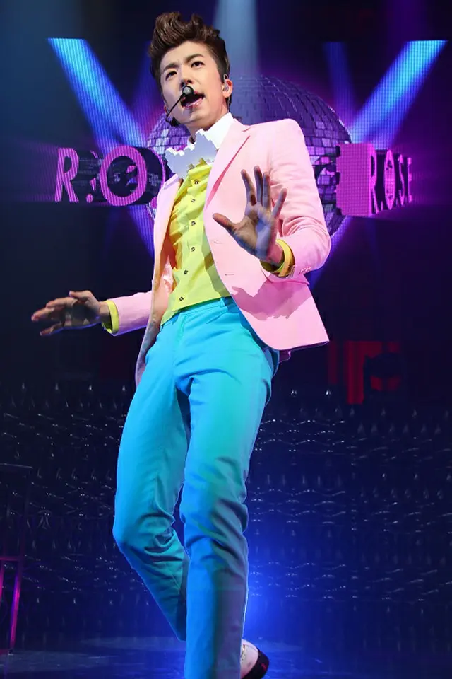 名古屋からスタートした「2PM」ウヨンのソロツアー「WOOYOUNG From 2PM Japan Premium Showcase Tour 2015 『R.O.S.E』」が大阪公演で盛況のうちに幕を閉じた。（提供:OSEN）