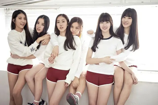 ガールズグループ「GFRIEND」が、韓国プロ野球2015年シーズンの開幕を祝うために球場を訪れる。（提供:OSEN）