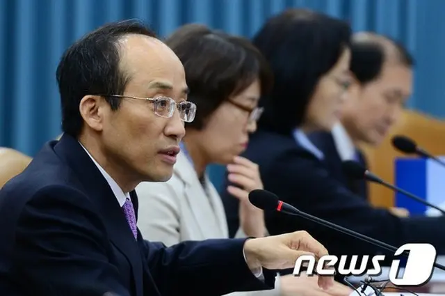 韓国政府は3日、政府ソウル庁舎で「4・16セウォル号沈没被害者支援おとび犠牲者追慕委員会」第1次会議を開き、被害者支援に関する本格活動に入った。