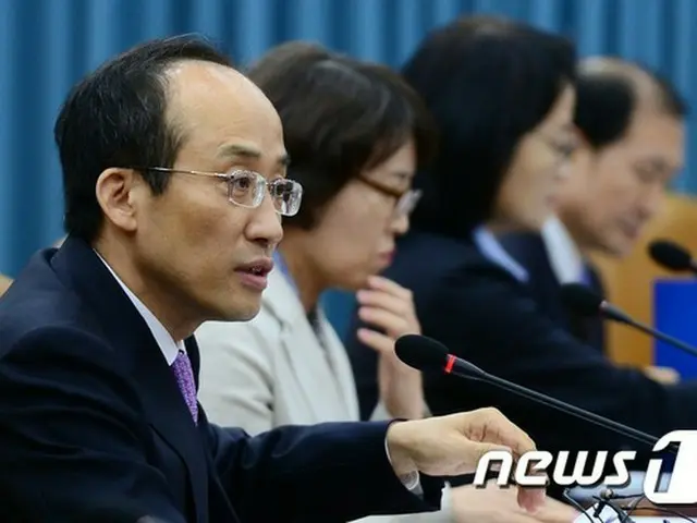 韓国政府は3日、政府ソウル庁舎で「4・16セウォル号沈没被害者支援おとび犠牲者追慕委員会」第1次会議を開き、被害者支援に関する本格活動に入った。