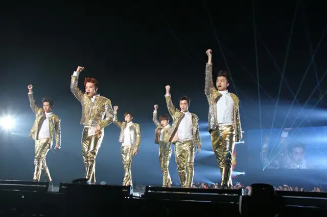 「2PM」が、6都市14公演で15万人動員予定のアリーナツアー「2PM ARENA TOUR 2015 “2PM OF 2PM”」を福岡からスタートさせた。