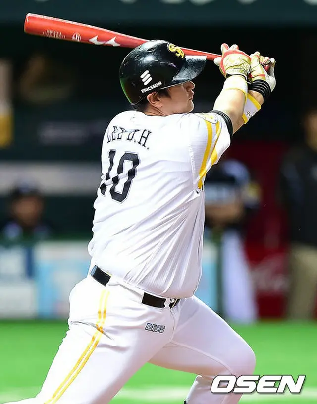 日本プロ野球・福岡ソフトバンクホークスのイ・デホ（李大浩）がミニスランプに陥っている。最近の6試合でヒットを放てず、打率が1割前半まで落ちた。