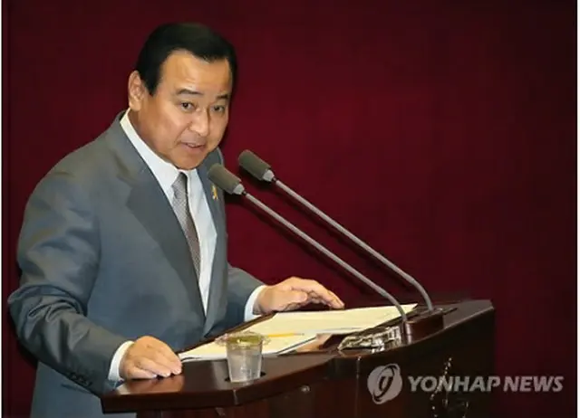 国会答弁で捜査を受ける意向を表明した李首相＝１４日、ソウル（聯合ニュース）